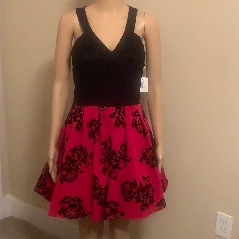 Beautiful black and red 👗 😻🎀🎀